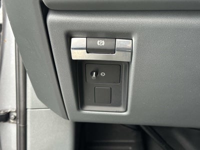 2023 Land Rover Defender 130 X-Dynamic SE