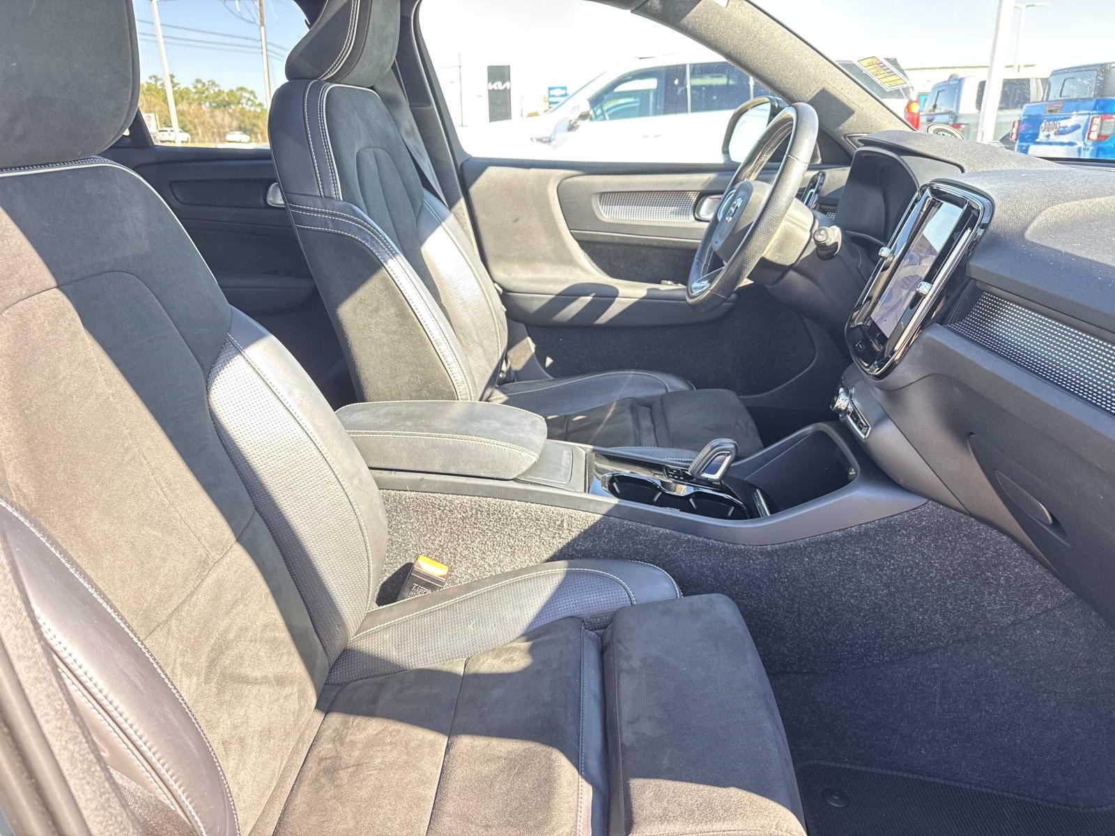 2021 Volvo XC40 Recharge Pure Electric P8