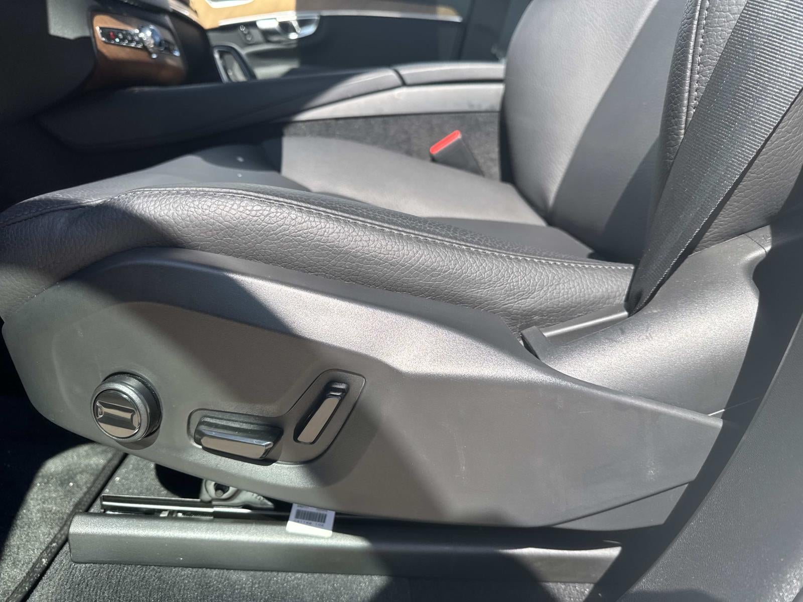 2025 Volvo XC90 B5 Plus