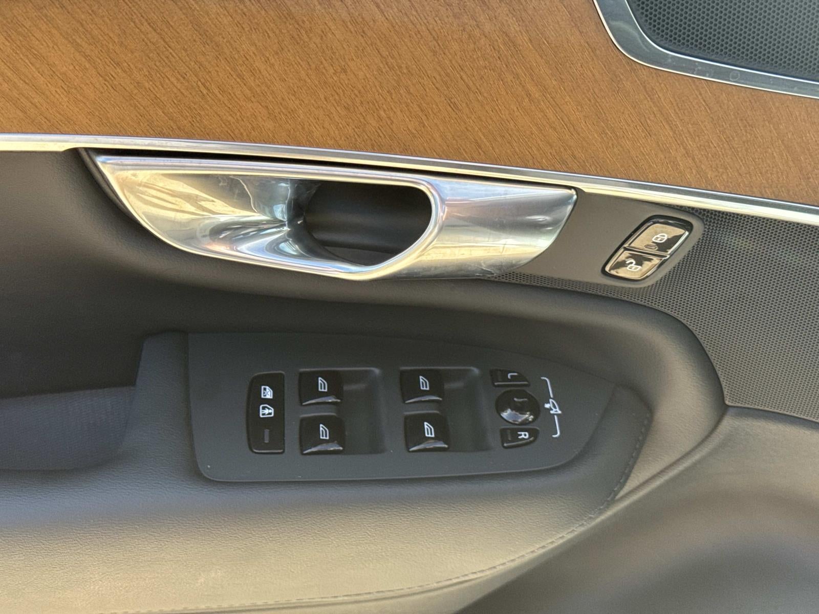 2025 Volvo XC90 B5 Plus