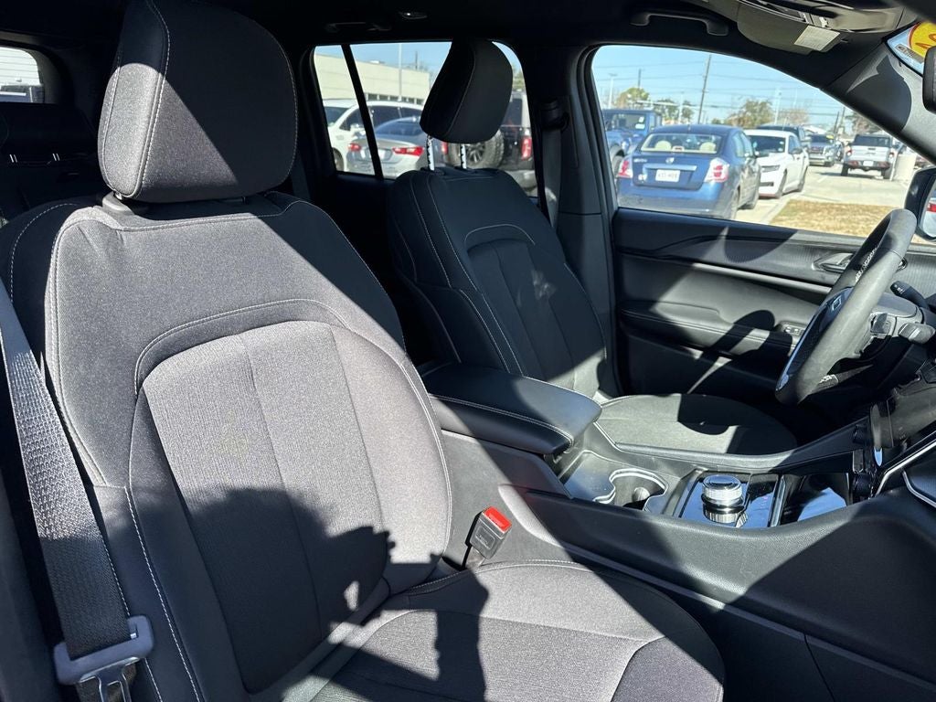 2024 Jeep Grand Cherokee Laredo 4x2