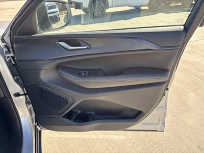 2024 Jeep Grand Cherokee Laredo 4x2