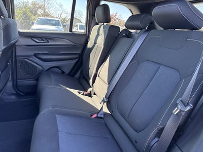 2024 Jeep Grand Cherokee Laredo 4x2