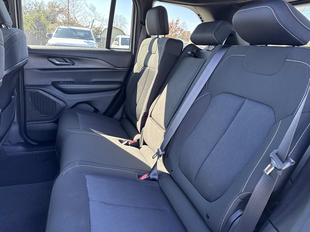 2024 Jeep Grand Cherokee Laredo 4x2