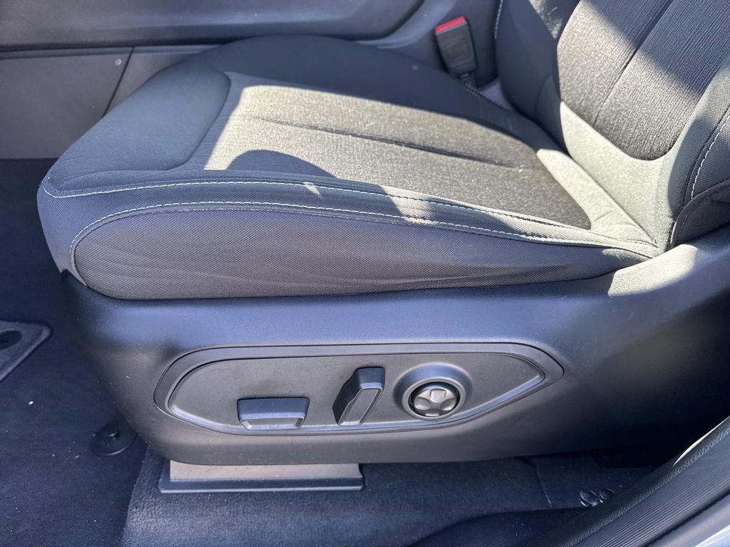 2024 Jeep Grand Cherokee Laredo 4x2