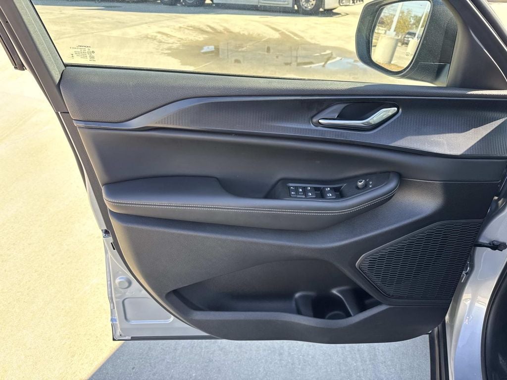 2024 Jeep Grand Cherokee Laredo 4x2