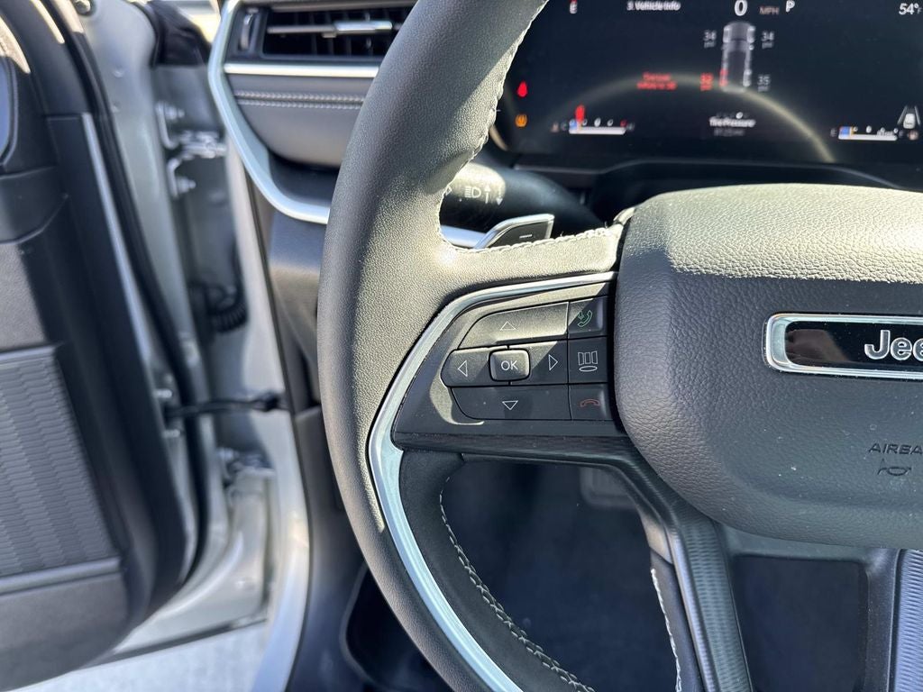 2024 Jeep Grand Cherokee Laredo 4x2