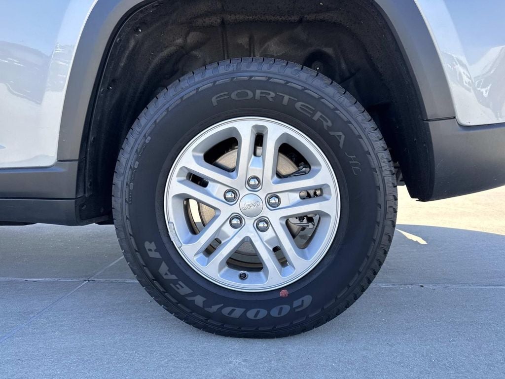 2024 Jeep Grand Cherokee Laredo 4x2