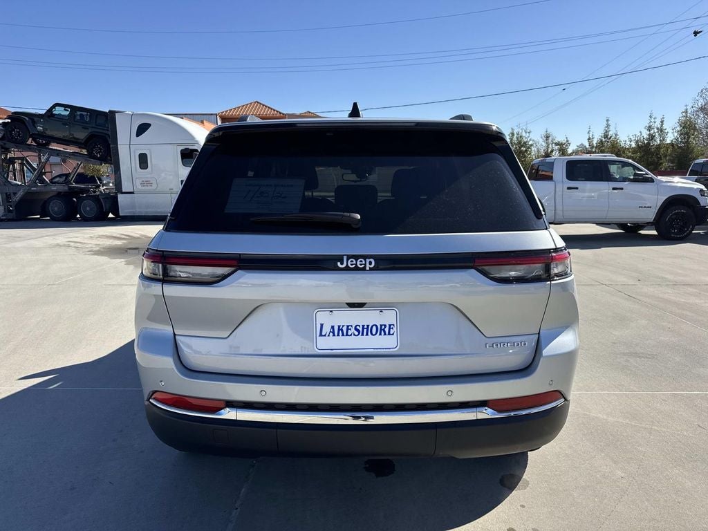 2024 Jeep Grand Cherokee Laredo 4x2