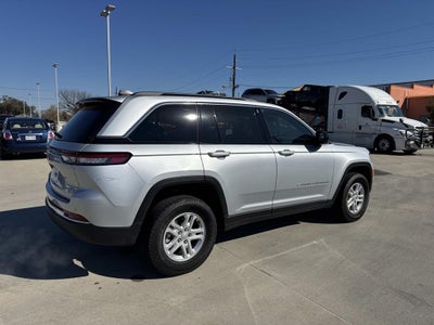 2024 Jeep Grand Cherokee Laredo 4x2