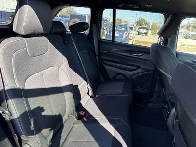 2024 Jeep Grand Cherokee Laredo 4x2