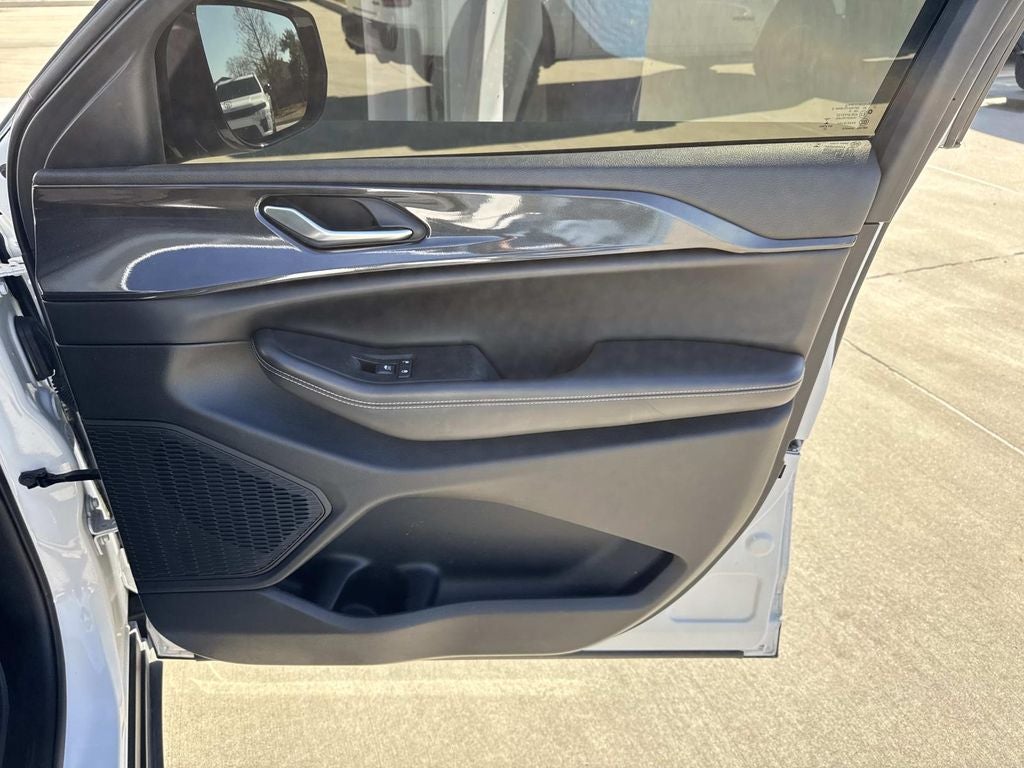 2023 Jeep Grand Cherokee Altitude 4x2