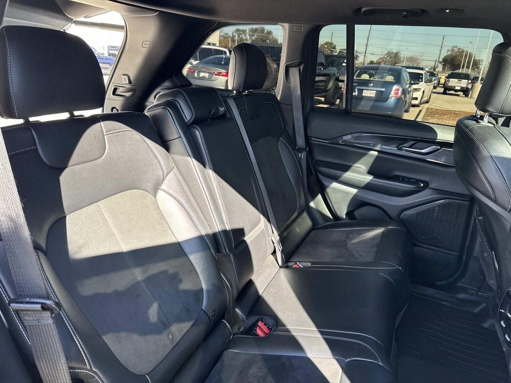 2023 Jeep Grand Cherokee Altitude 4x2