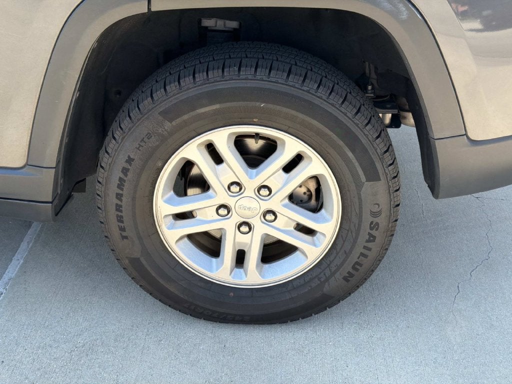 2024 Jeep Grand Cherokee Laredo