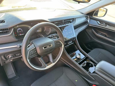 2023 Jeep Grand Cherokee L Laredo 4x2