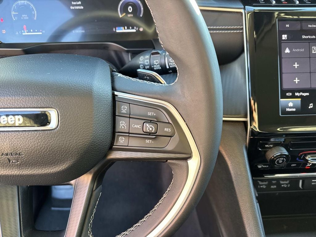 2023 Jeep Grand Cherokee L Laredo 4x2