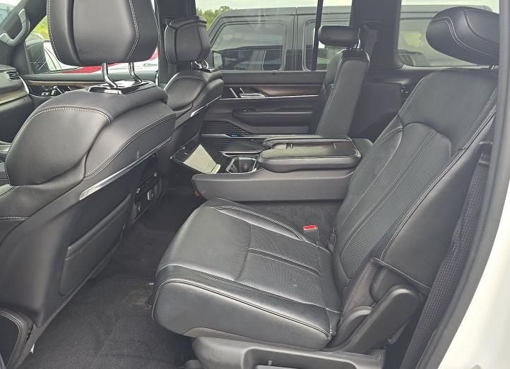 2023 Jeep Grand Wagoneer Base