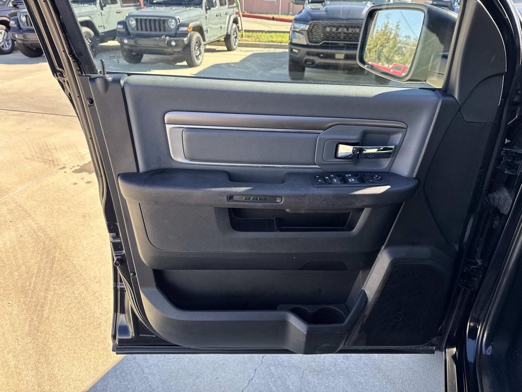 2024 RAM 1500 Classic SLT Quad Cab 4x2 6'4' Box