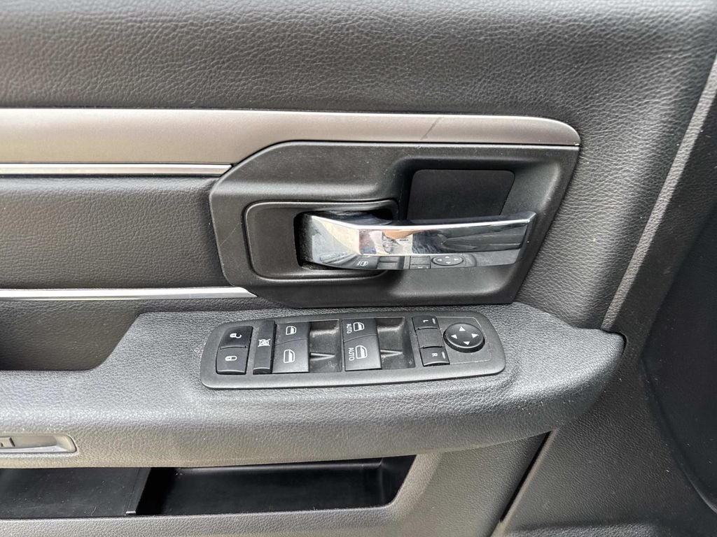 2024 RAM 1500 Classic Warlock Crew Cab 4x2 5'7' Box