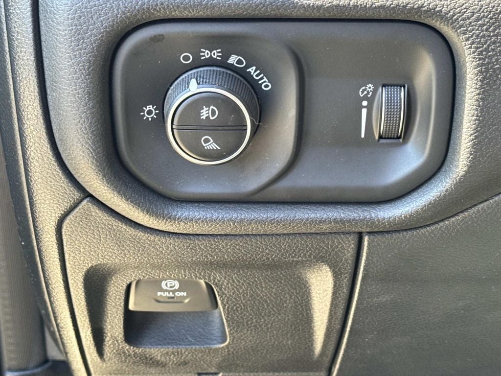 2022 RAM 1500 Big Horn Crew Cab 4x4 5'7' Box