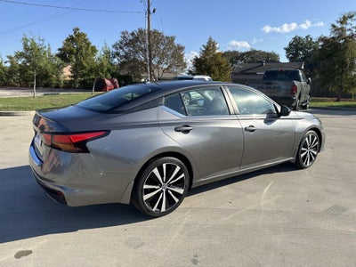 2022 Nissan Altima SR FWD