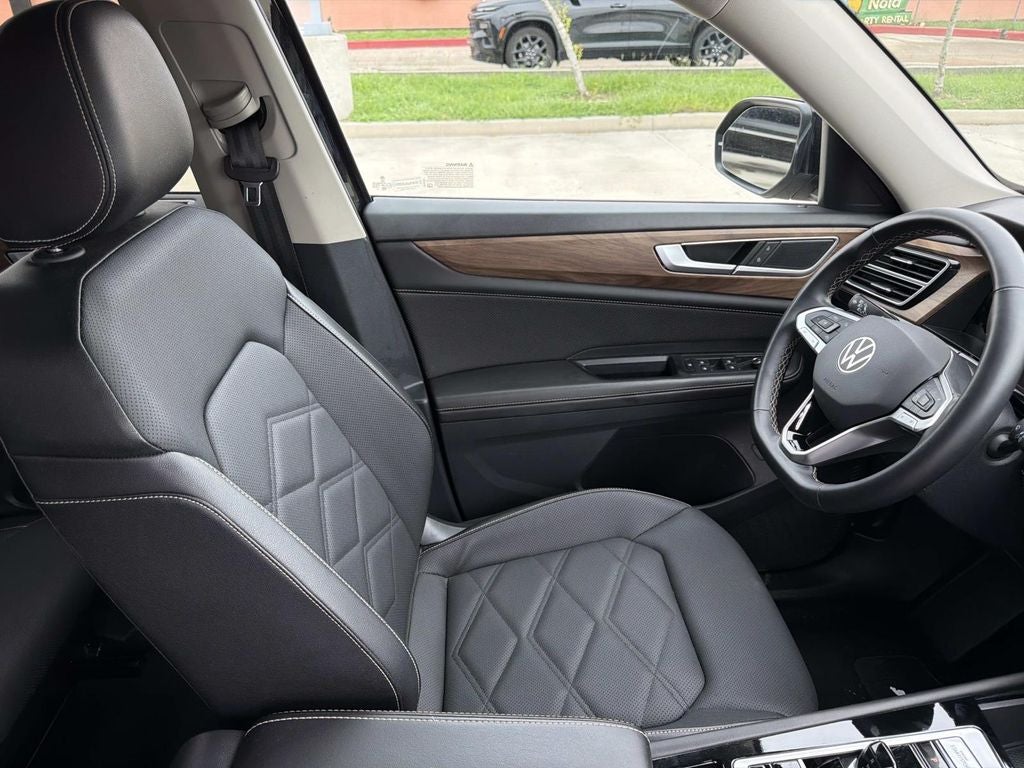 2025 Volkswagen Atlas 2.0T SE w/Technology