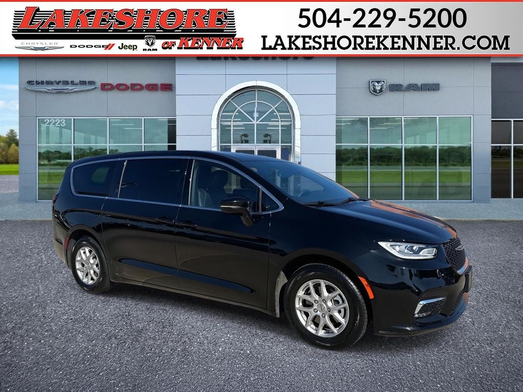 2025 Chrysler Pacifica Select