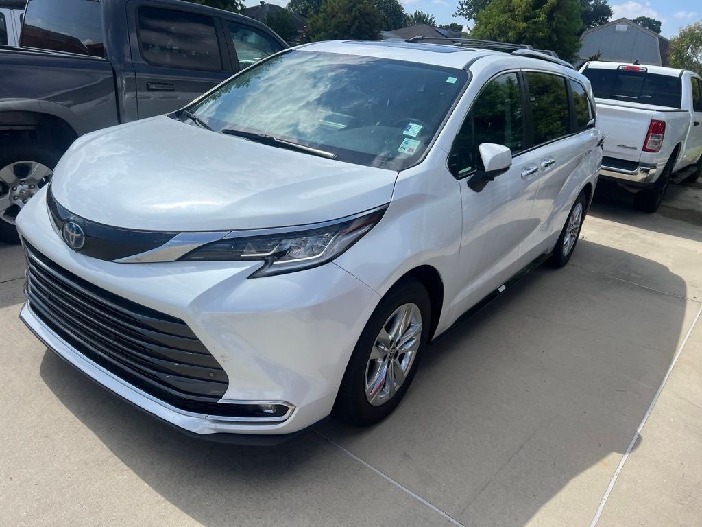 2023 Toyota Sienna Limited