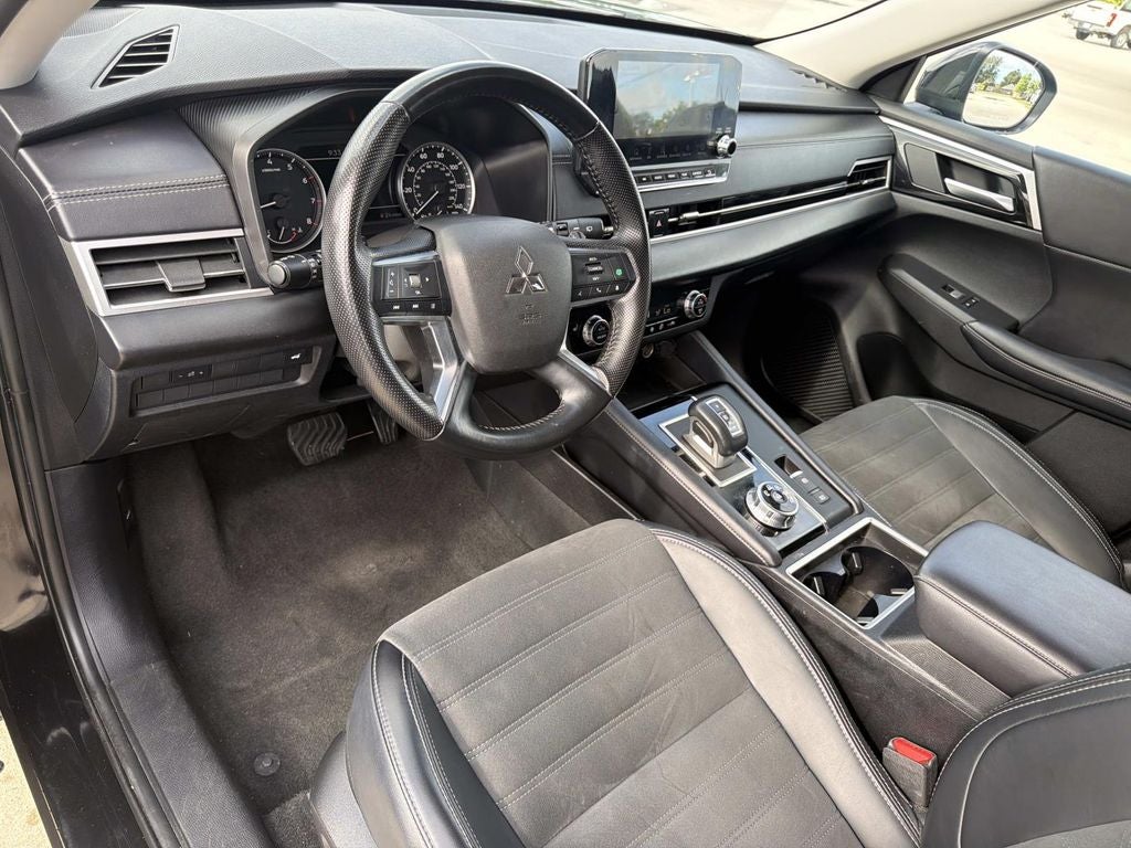 2024 Mitsubishi Outlander SE