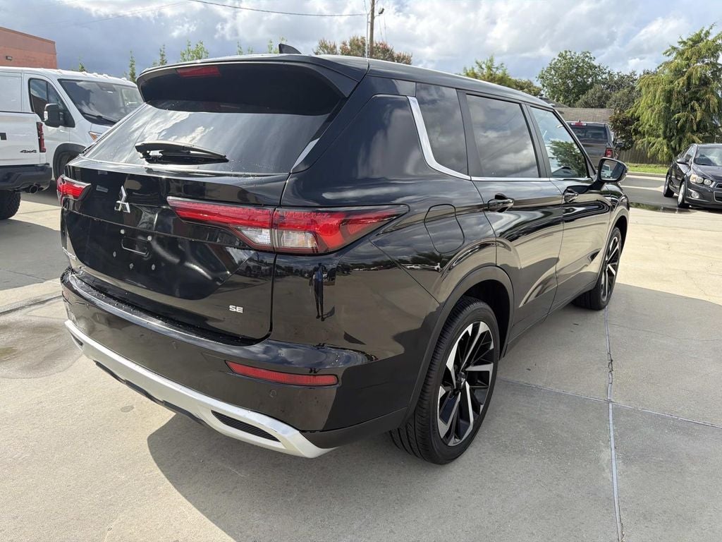 2024 Mitsubishi Outlander SE