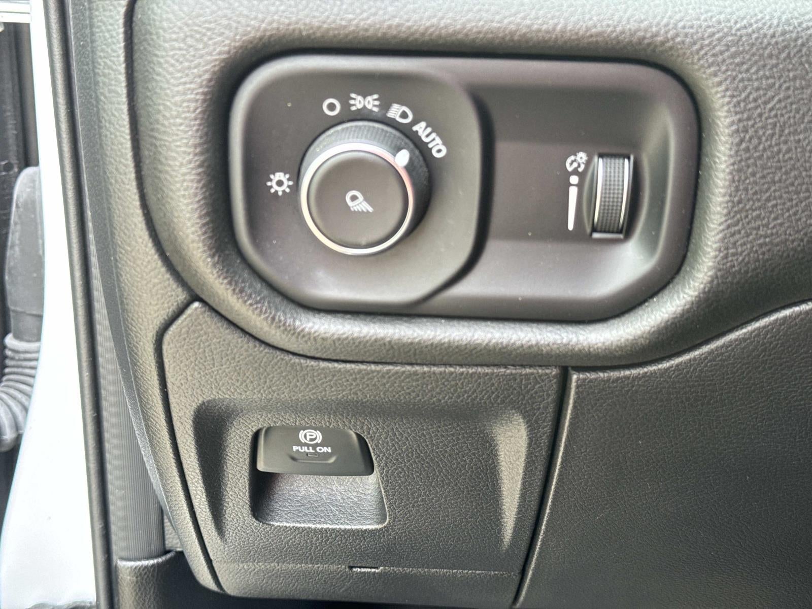 2023 RAM 1500 Big Horn Crew Cab 4x2 5'7' Box