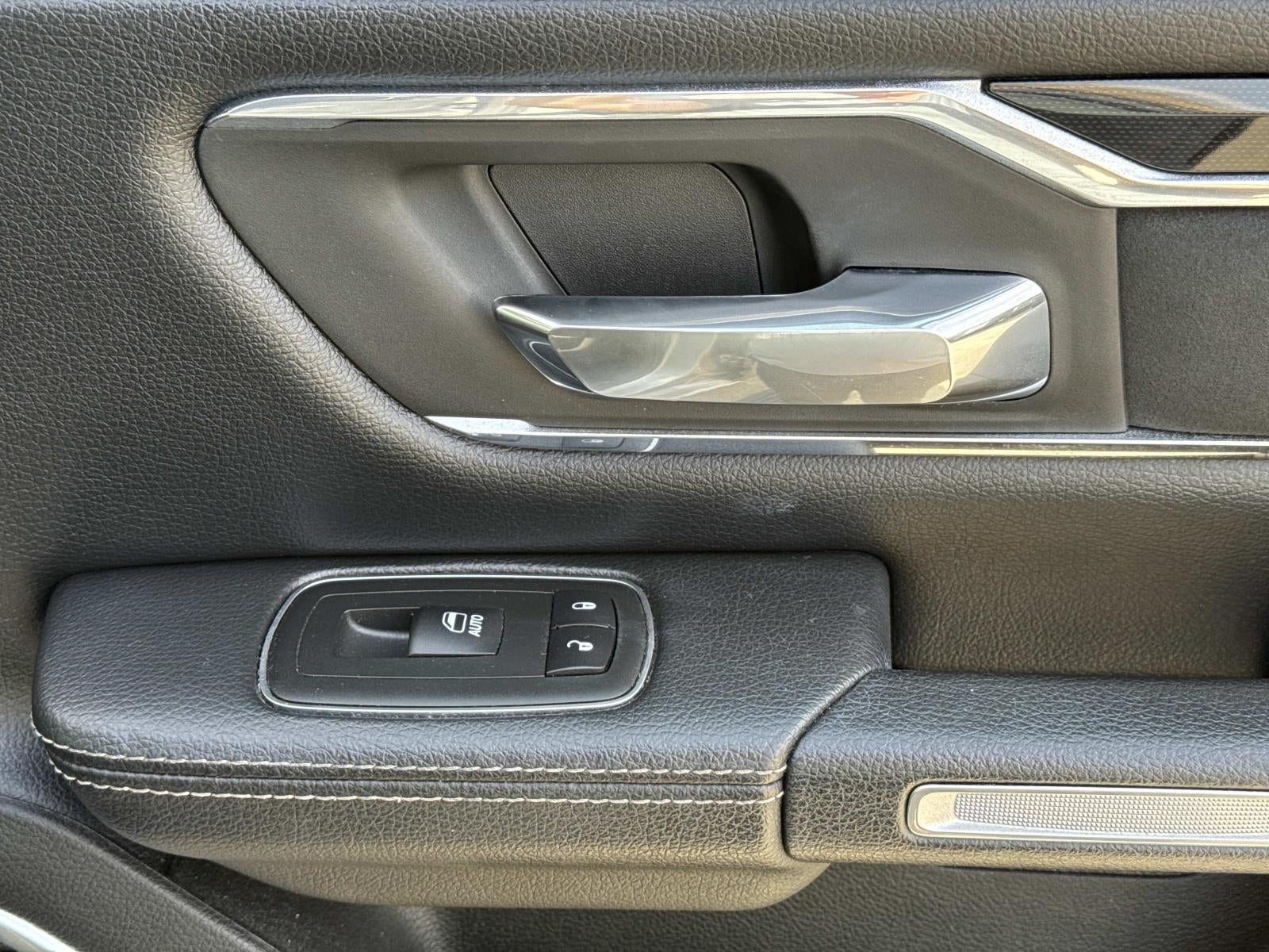 2019 RAM 1500 Laramie Crew Cab 4x2 5'7' Box