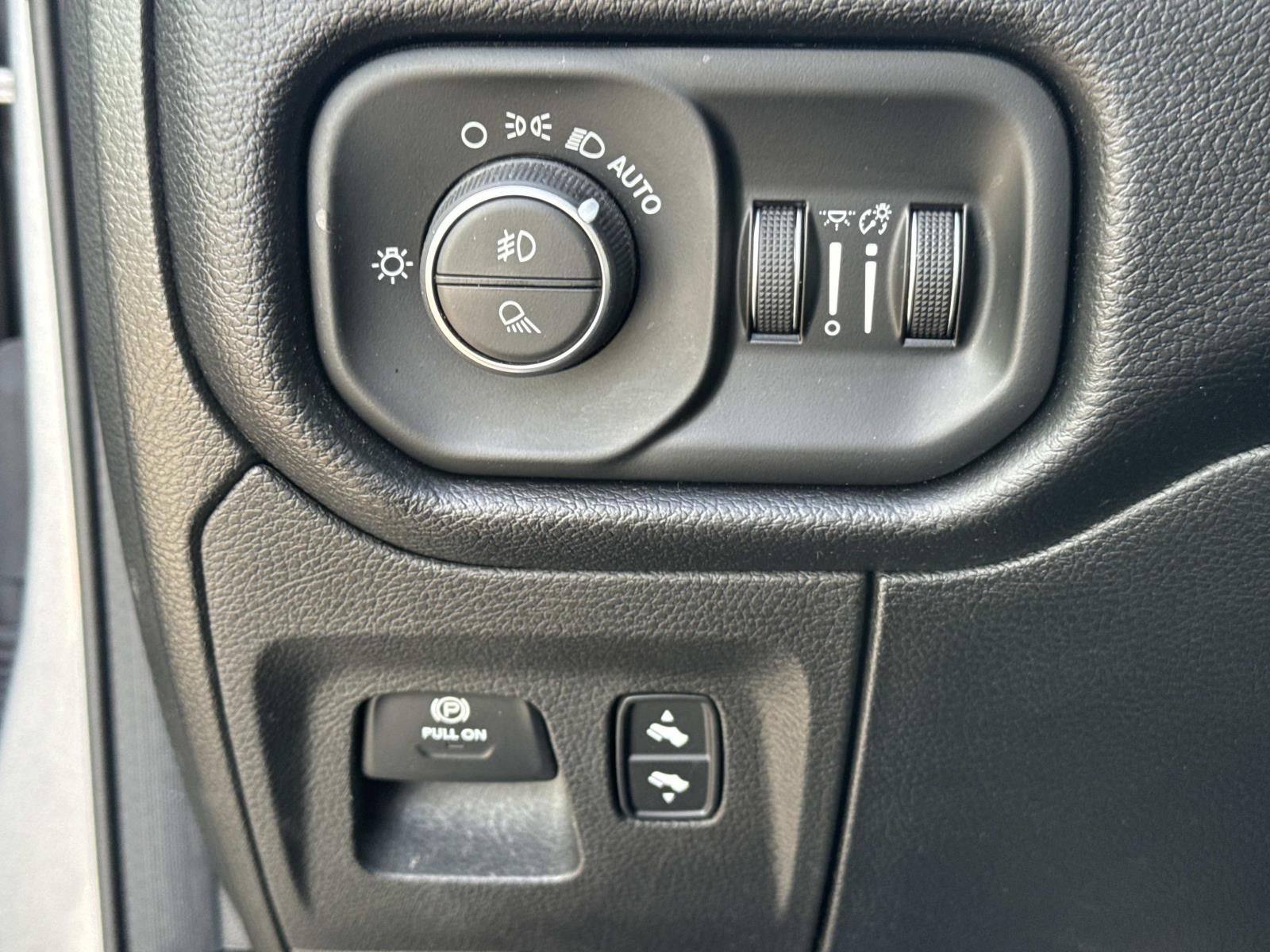 2019 RAM 1500 Laramie Crew Cab 4x2 5'7' Box