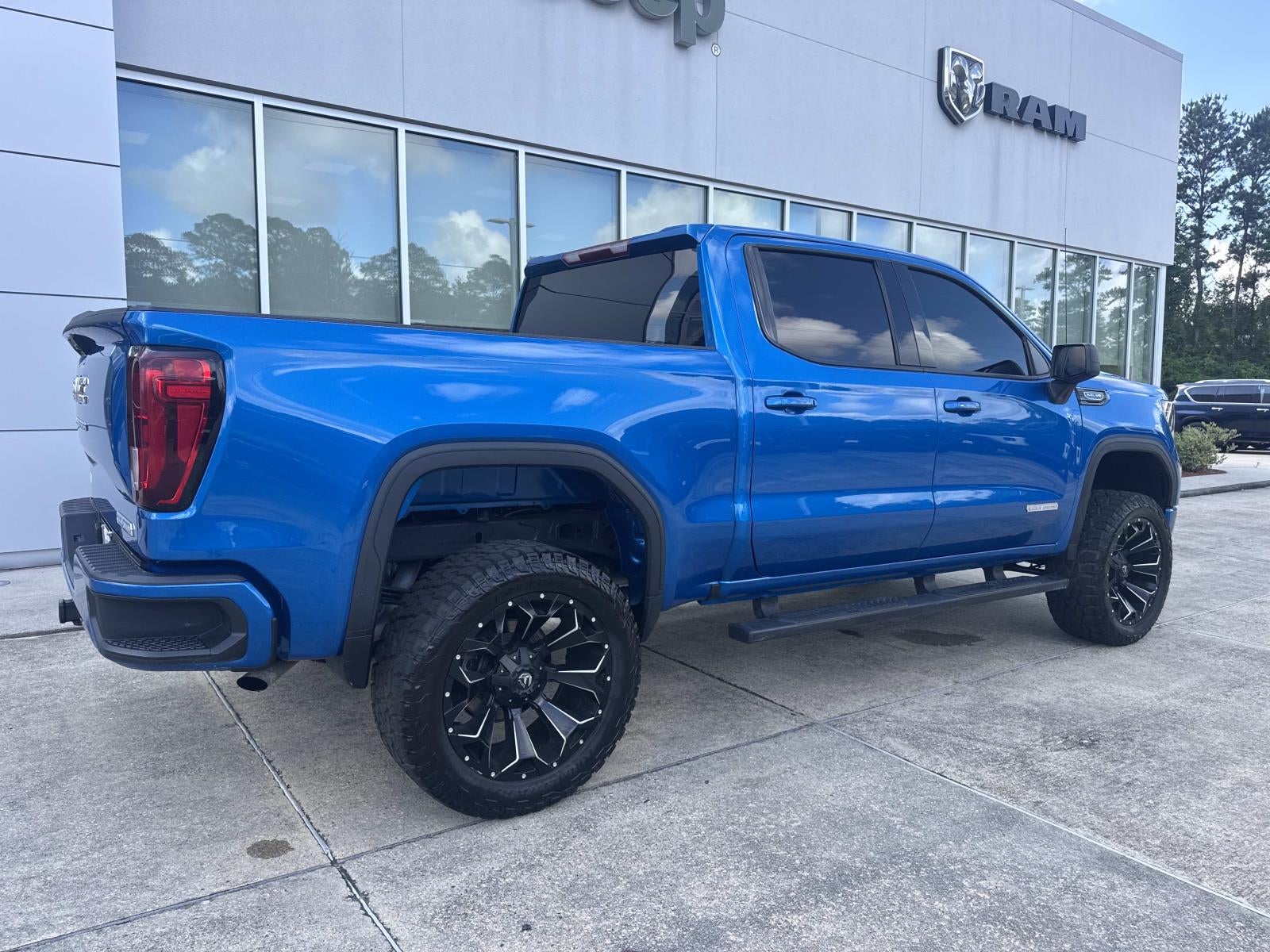 2023 GMC Sierra 1500 Elevation