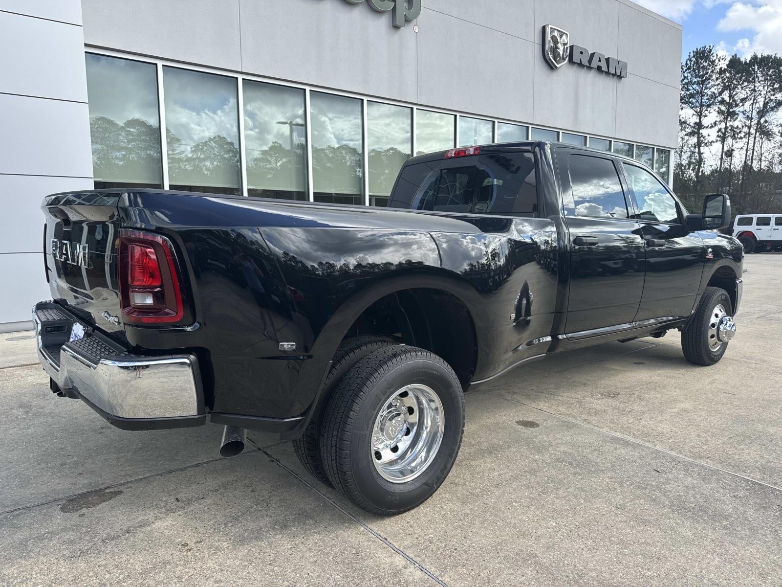 2026 RAM Ram 3500 Tradesman Crew Cab 4x4 8' Box