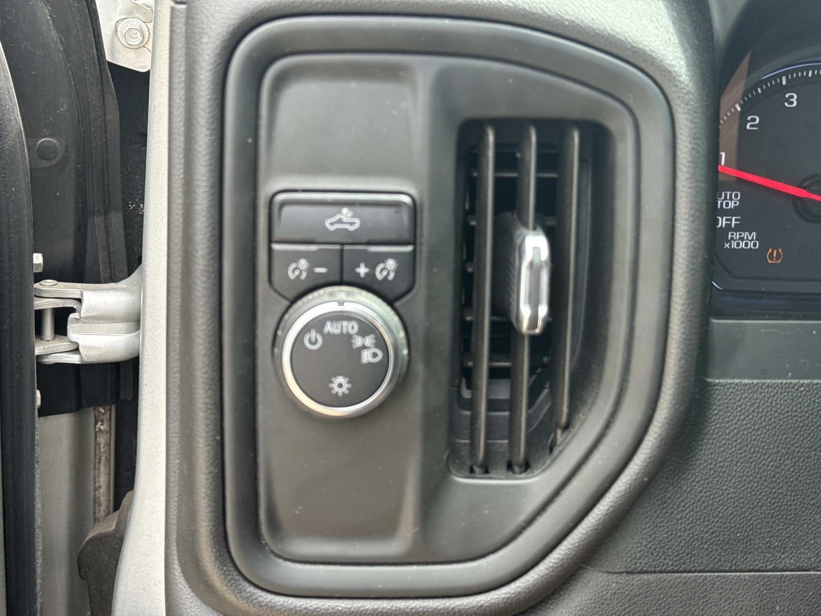 2020 Chevrolet Silverado 1500 2WD Crew Cab Short Bed Custom