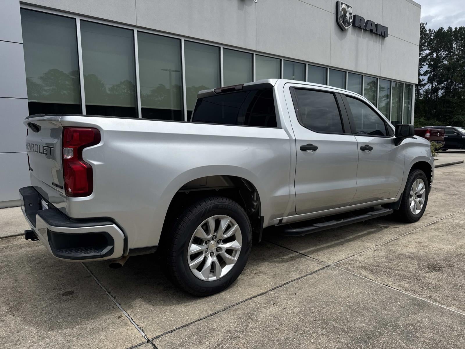 2020 Chevrolet Silverado 1500 2WD Crew Cab Short Bed Custom